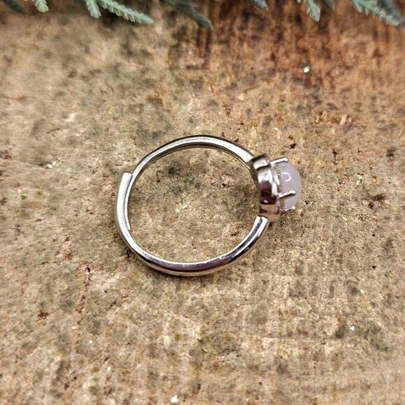 Beautiful Nature White Chalcedony Flower Band Adjustable Ring - Picture 3 of 10